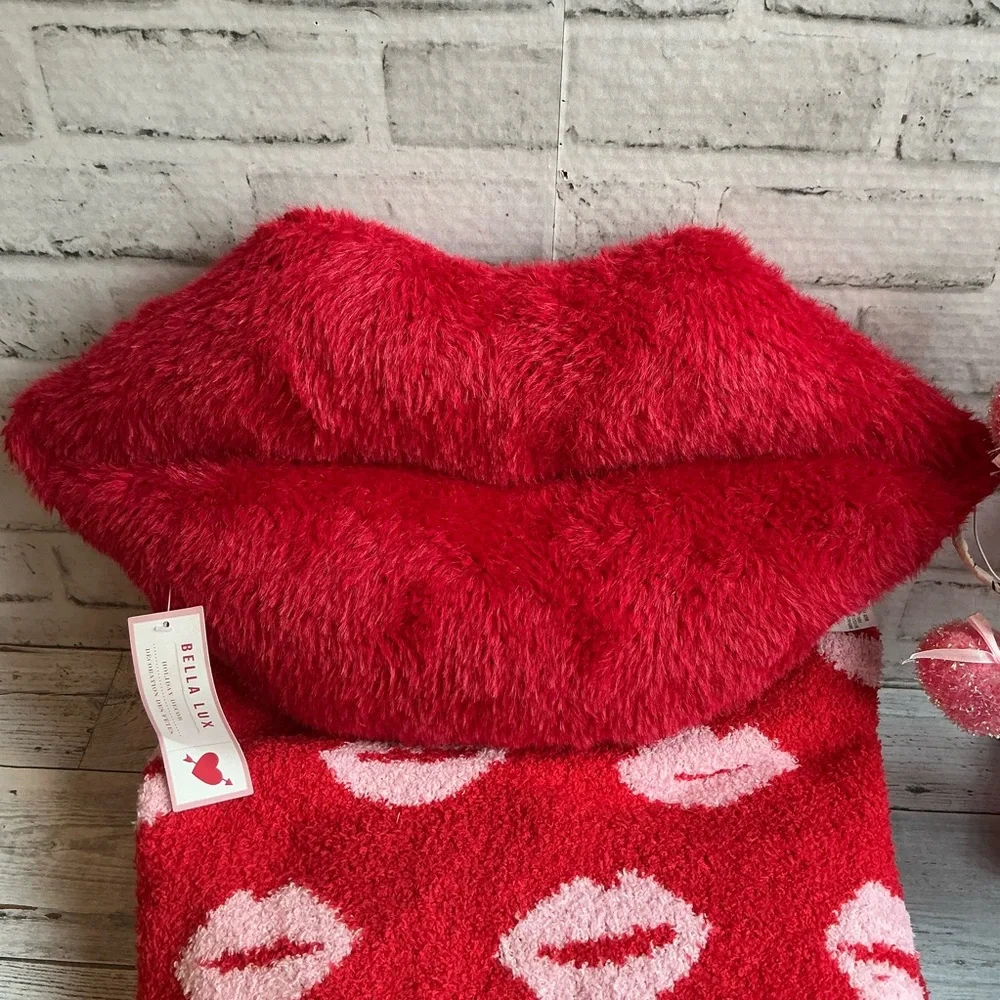 RACHEL ROY Feather Knit Lips Reversible Throw & BELLA LUX Fabric Lips Pillow
